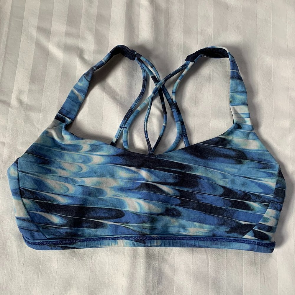 Lululemon Free to Be Zen Bra Size 6 in Blue/White Pattern